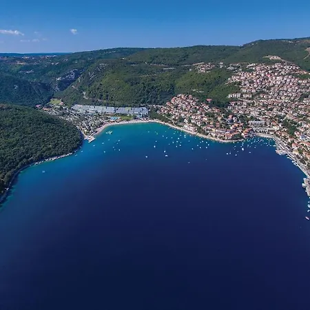 Nice In Labin W/ 2 Bedrooms アパート *